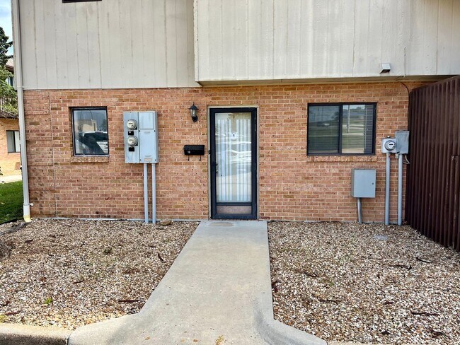 Primary Photo - 2 Bed | 1.5 Bath | Townhouse