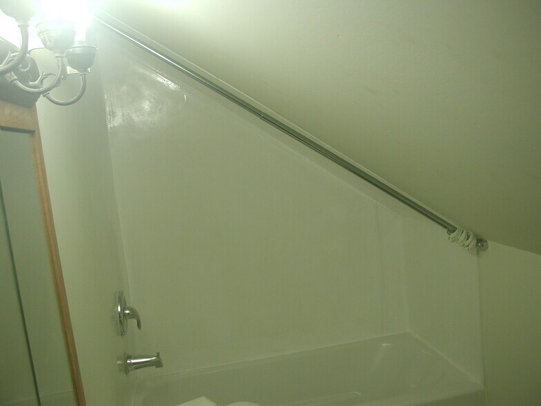 Building Photo - 241 E Ronning Ave