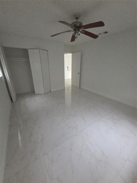 Building Photo - 7000 SW 39th Ct