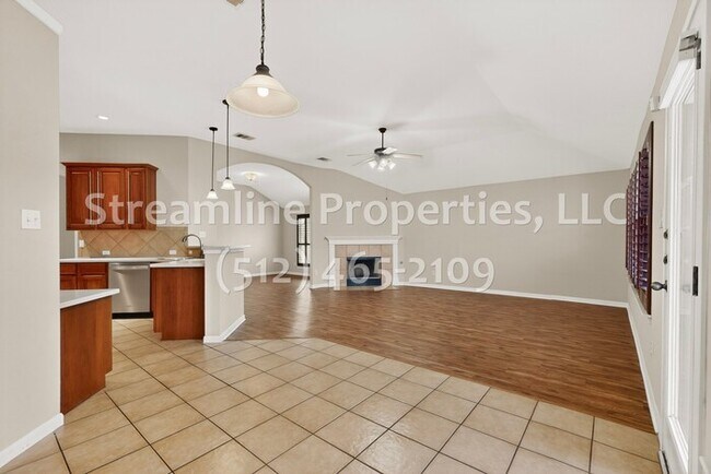 Building Photo - Spacious 4 Bedroom, 2 Bath - Open Layout!