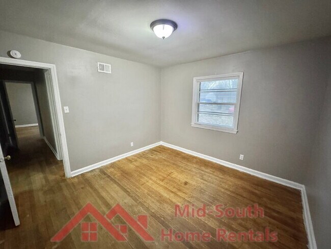 Building Photo - 3588 Hendricks Ave