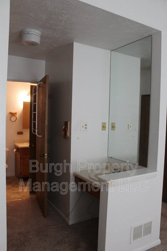 Building Photo - 501 Tyler Dr