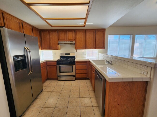 Building Photo - Lovely Single Story Home