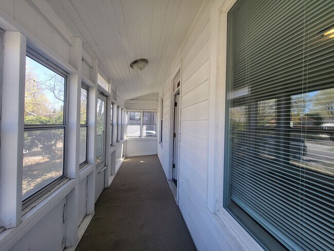 Building Photo - Spacious corner lot home with great natural light!