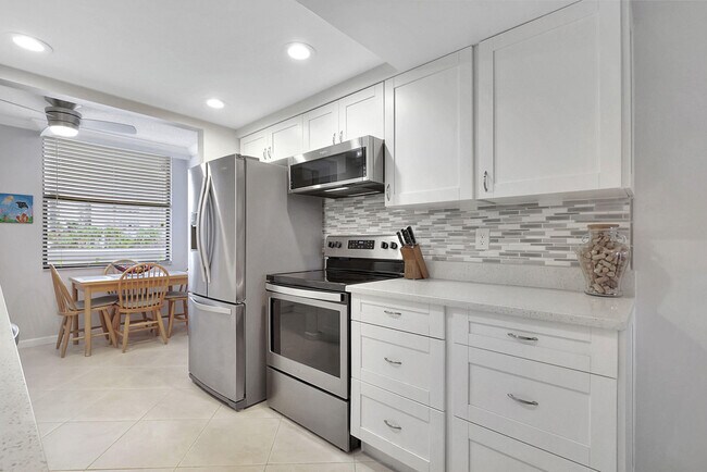 Building Photo - 5059 N Hwy A1A