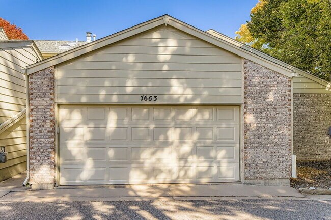 Building Photo - 7663 S Cove Cir