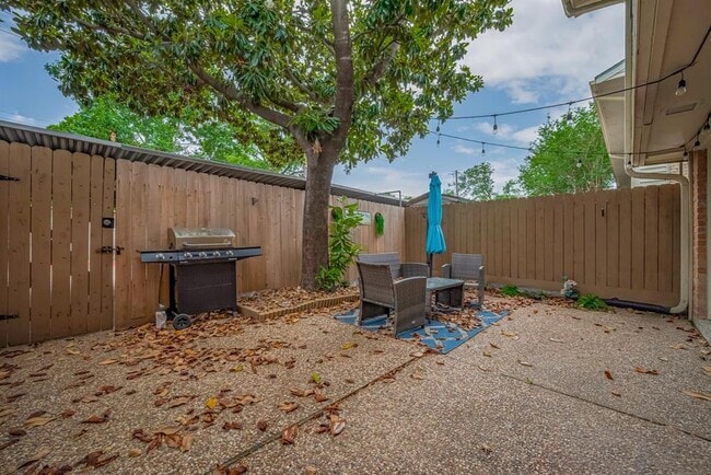Building Photo - 836 Wax Myrtle Ln