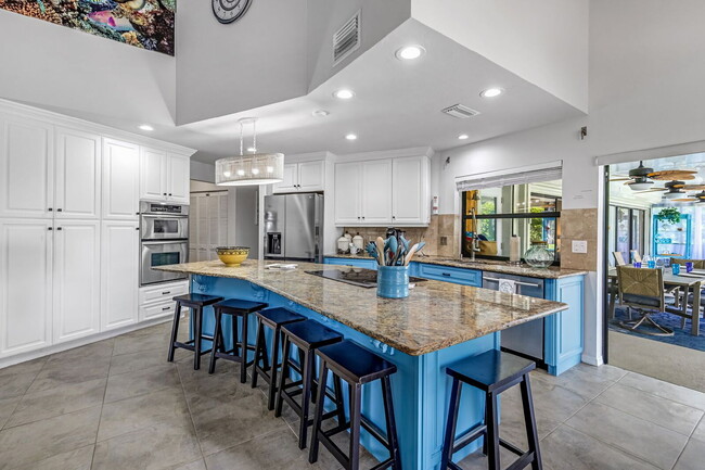 Building Photo - Furnished 4BR Waterfront Pool Home in Cape...