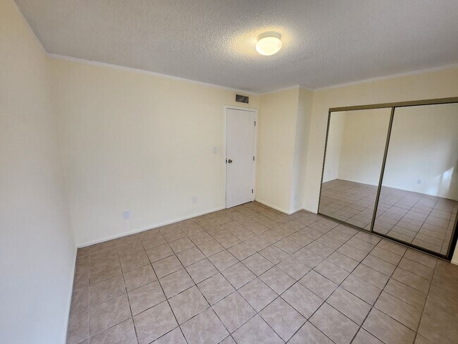 Building Photo - 2725 E Tierra Buena Ln