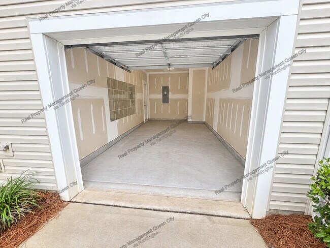 Building Photo - 2407 Lazette Dr