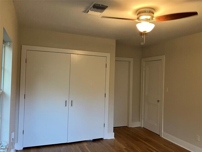 Building Photo - 1921 W 39th St