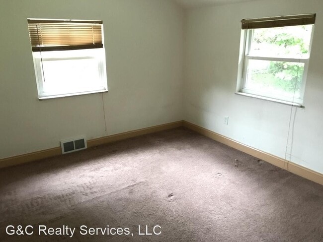 Building Photo - 3 br, 1 bath House - 828 Killarney Drive