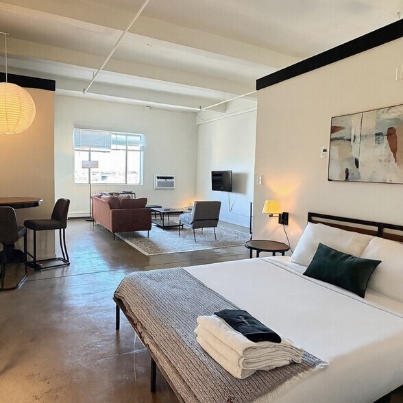 Building Photo - 823 N 2nd St