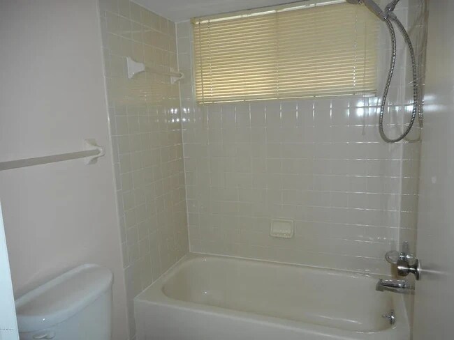 Building Photo - 10962 SW 84th Ave