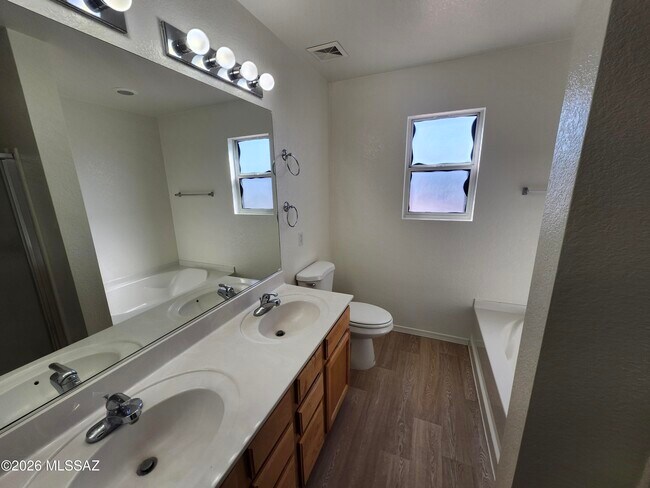 Building Photo - 13697 E Oxmoor Valley Dr
