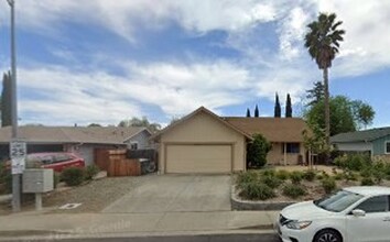 Building Photo - FRESH REMODEL and LARGE YARD!