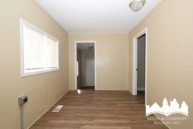 Building Photo - 3733 Miami Ave