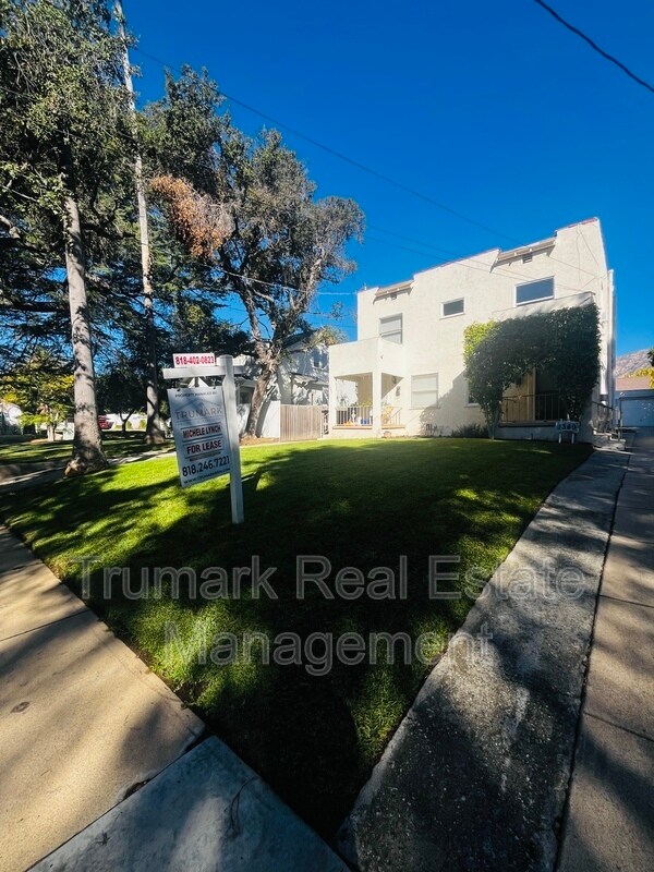 Primary Photo - 1349 E Elizabeth St