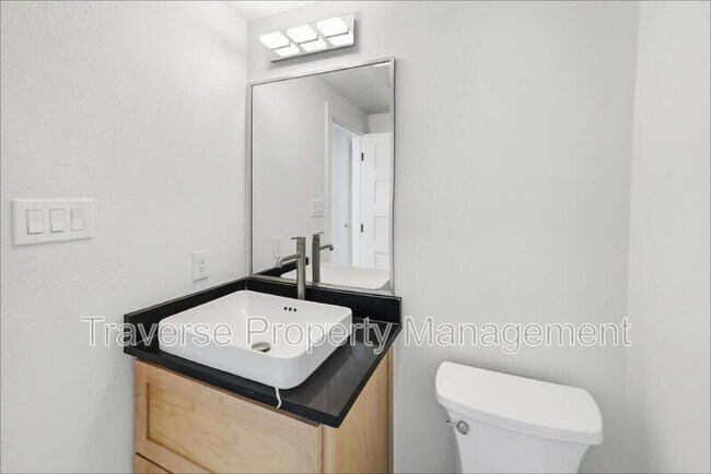 Building Photo - 408 Rayner Ave