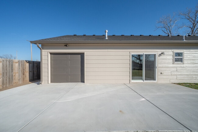 Building Photo - 753 N Gilda St