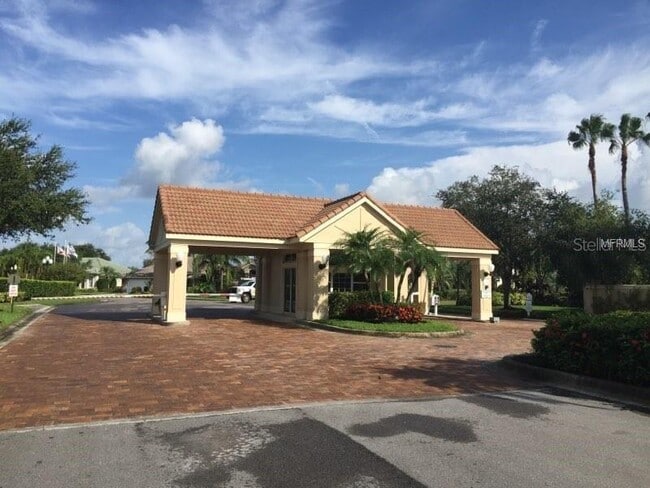 Building Photo - 2933 Seasons Blvd