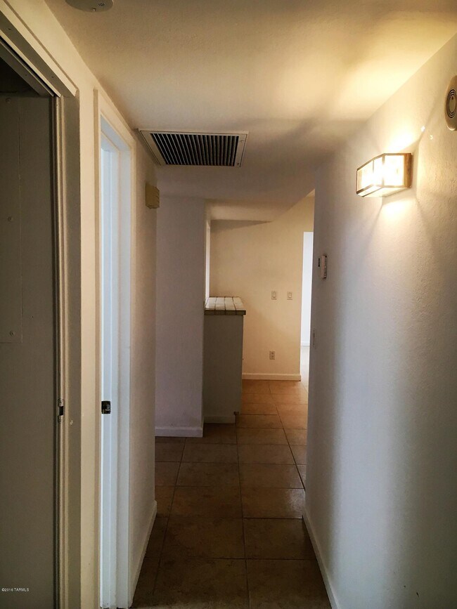 Building Photo - 4846 E Placita Arenosa