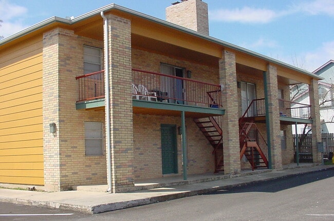 Building Photo - 1226 N LBJ Dr