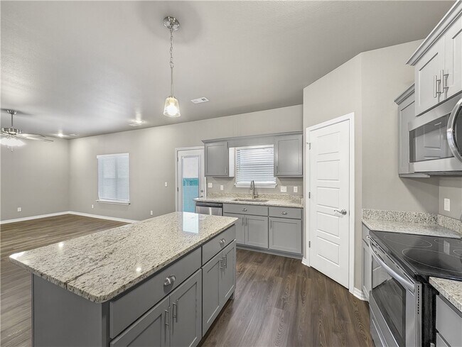 Building Photo - 195 E 2nd St