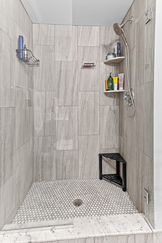 Building Photo - 6560 Ridgefield Cir