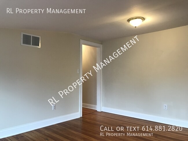 Building Photo - Renting for the 25-26 school year-Spacious...