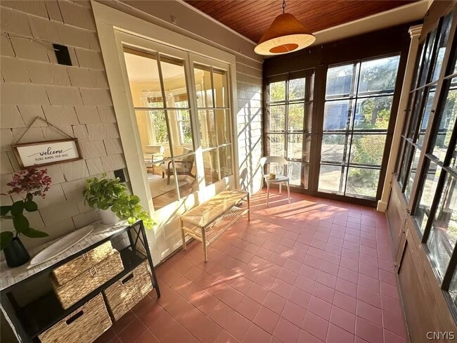 Building Photo - 608 Ackerman Ave