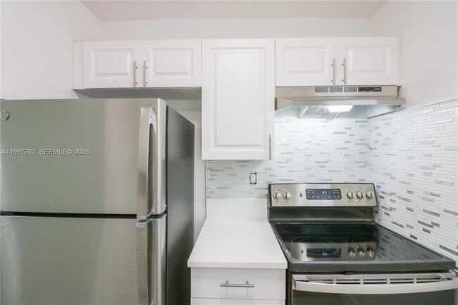 Building Photo - 400 NE 1st St