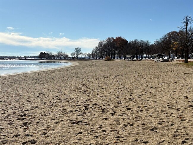 Building Photo - 41 Farragut Rd