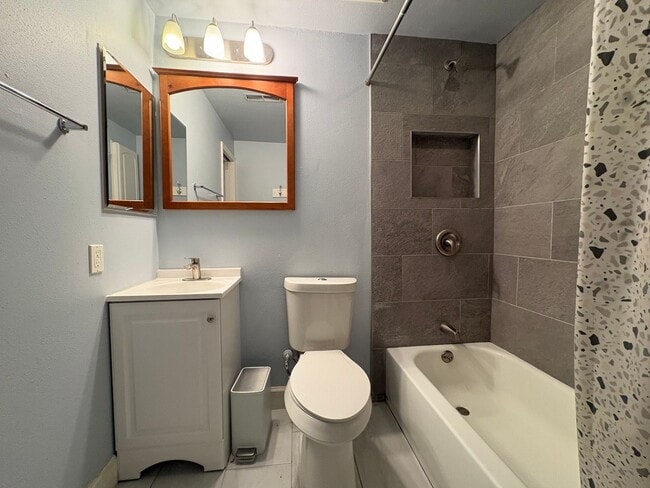 Building Photo - Beautiful 4 Bed 4 Bath Home in Lorson Ranch!!!