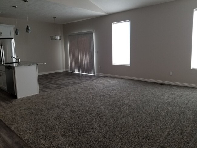 Building Photo - Daylight ranch townhome with 2 stall garage.  Private driveway and covered deck. high end finishe...