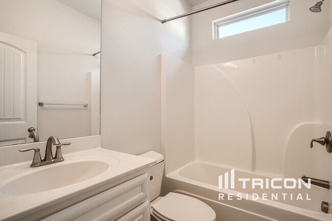 Building Photo - 355 Hillgrove Dr