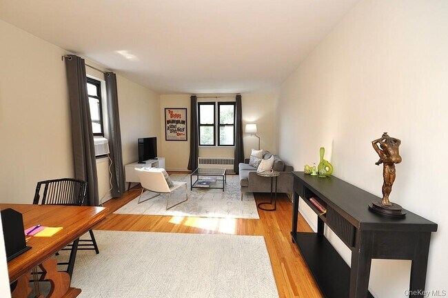 Primary Photo - 142 Garth Rd