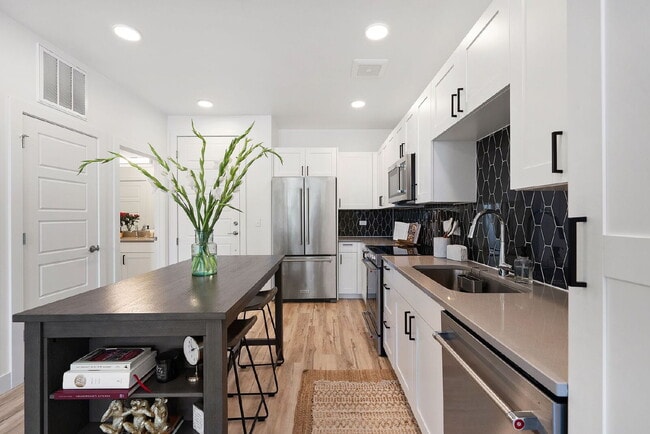 Building Photo - Top-Floor Denver Condo Offering Privacy, Views & Upgraded Appliances