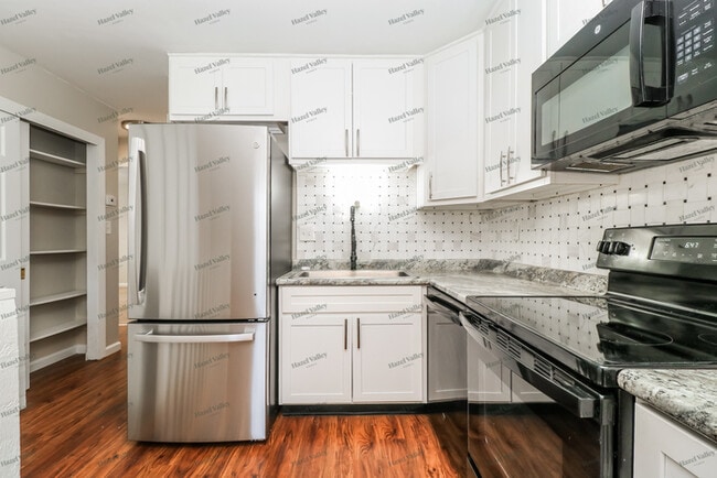 Building Photo - 5 Mayfield Rd