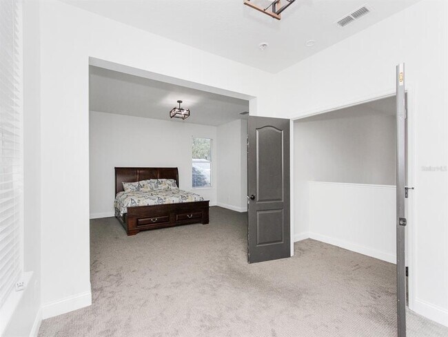 Building Photo - 687 Statenville Ct