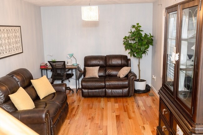 Building Photo - 129 Quinapoxet St