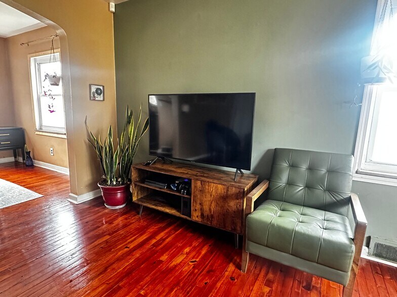 Building Photo - 1526 Edwards St