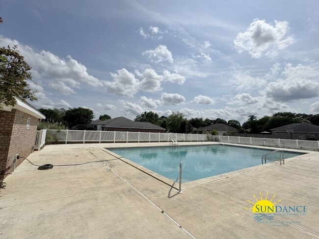 Building Photo - Spacious 4 Bedroom Home in Crestview’s Brooke Estates!