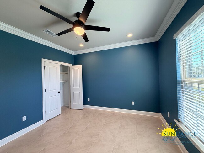 Building Photo - Custom-crafted details shine throughout this stunning 3-bedroom home in Magnolia at the Bluffs in...