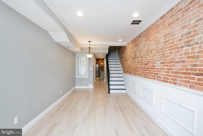 Building Photo - 520 S Bethel St