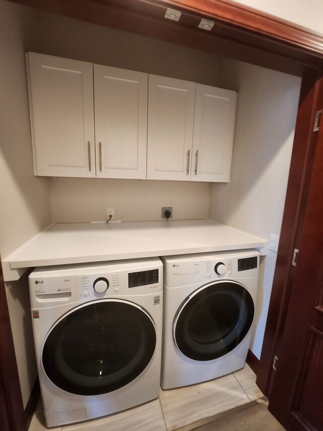 Building Photo - Luxury 3/2 Grated Community in South Kihei.