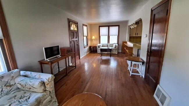 Building Photo - 310 N La Salle Ave