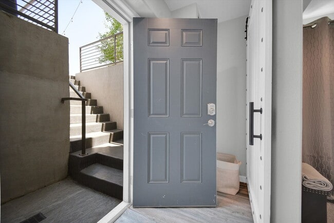 Building Photo - Welcome Home to this beautiful 5-bedroom h...