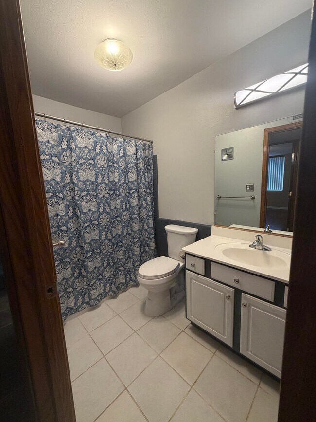 Building Photo - 3911 Fort St