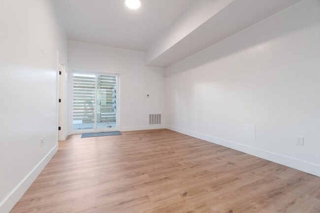 Building Photo - 506 Foreland St